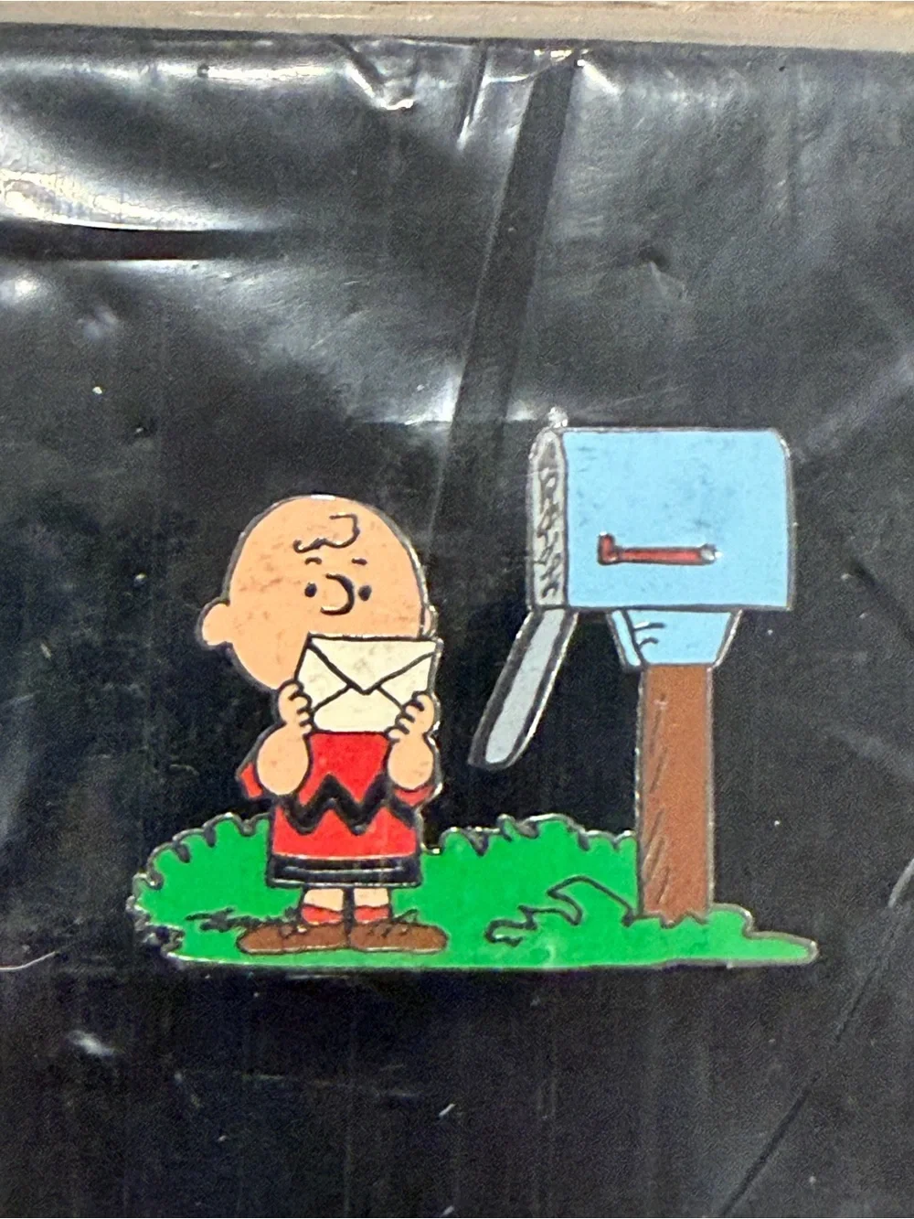 CHARLIE BROWN LAPEL PIN ~ Willabee & Ward PEANUTS COLLECTION ~ Letter at Mailbox